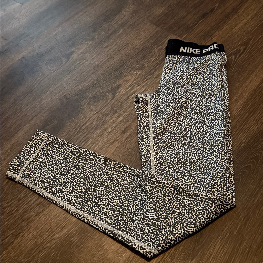 Nike Pro Leopard Patterned Leggings